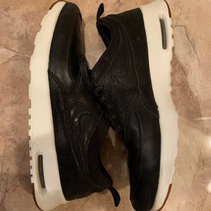 Nike women’s black air max thea premium size: 8.5